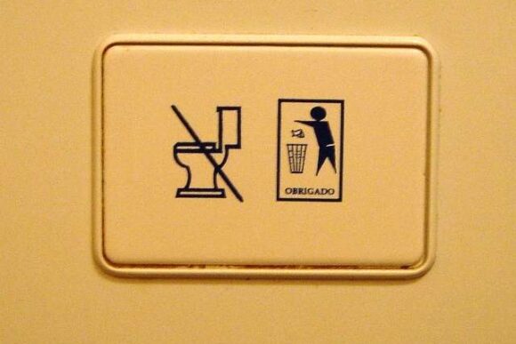 Не бросай туалетную бумагу в унитаз